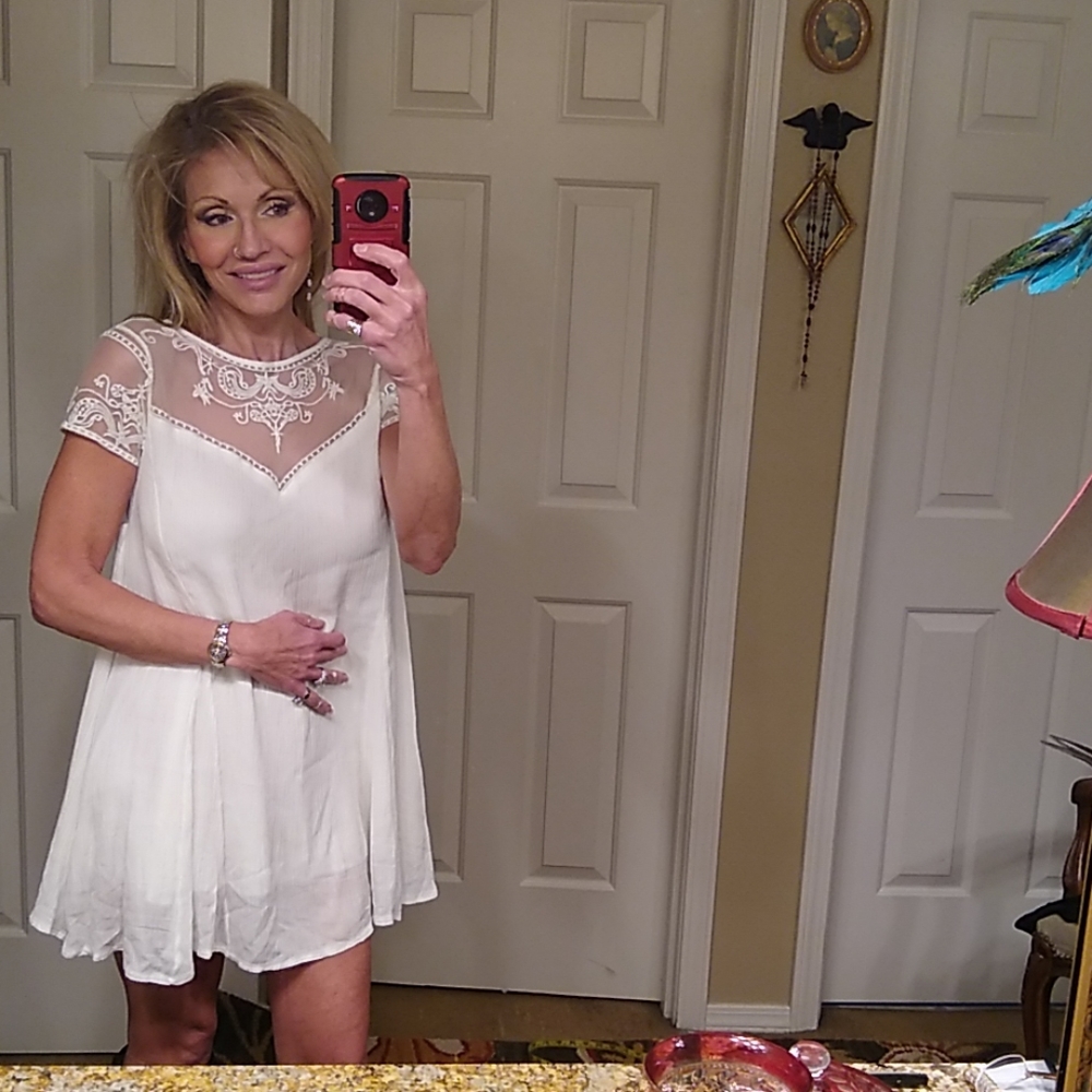 🥰 lace and cream size medium nwt dress - Picture 1 of 8